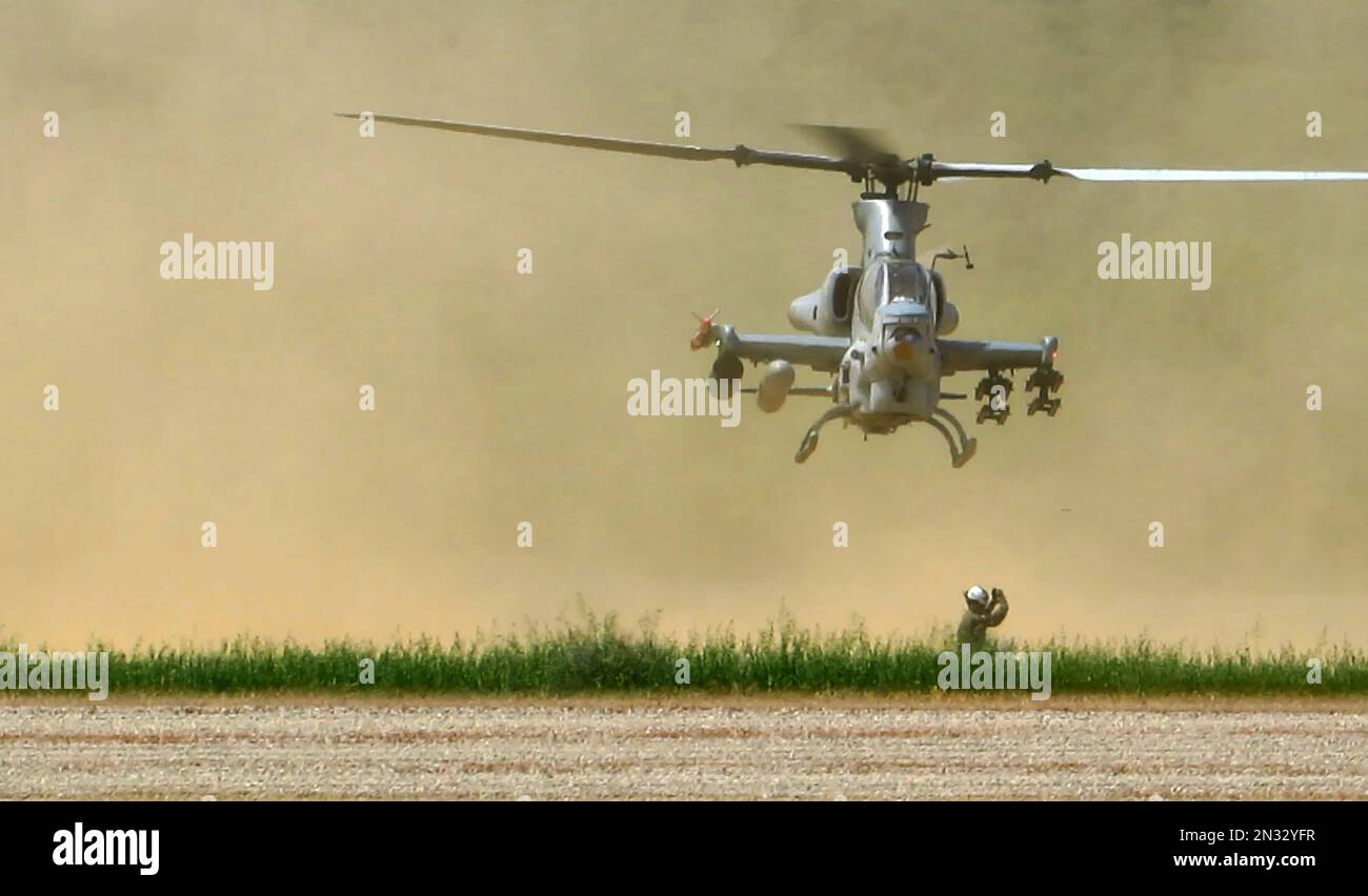 13th Marine Expeditionary Unit helicopters in a military training exercise on dirt airstrip, Fort Hunter Liggett, CA. Stock Photo