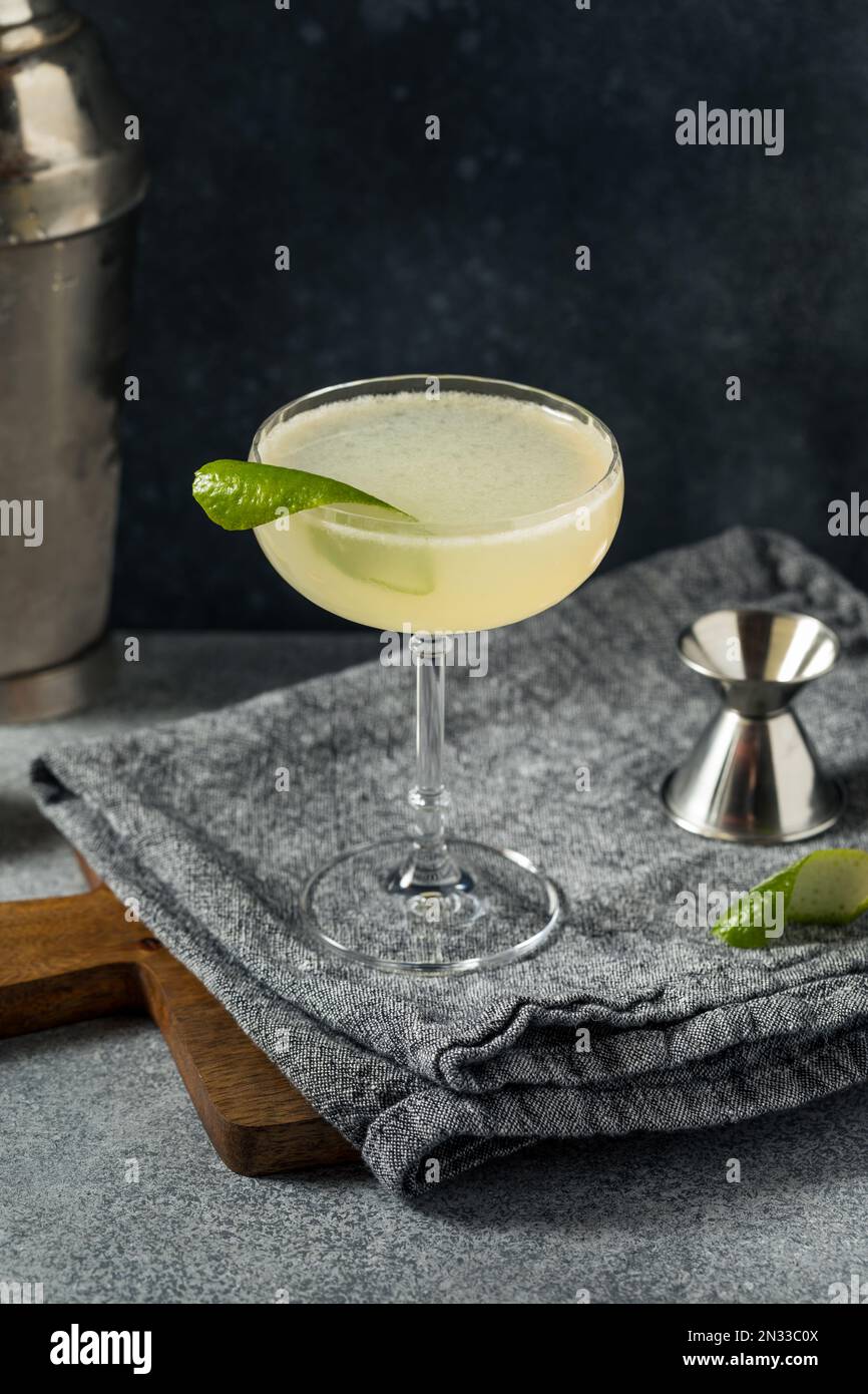 Elderflower martini hires stock photography and images Alamy