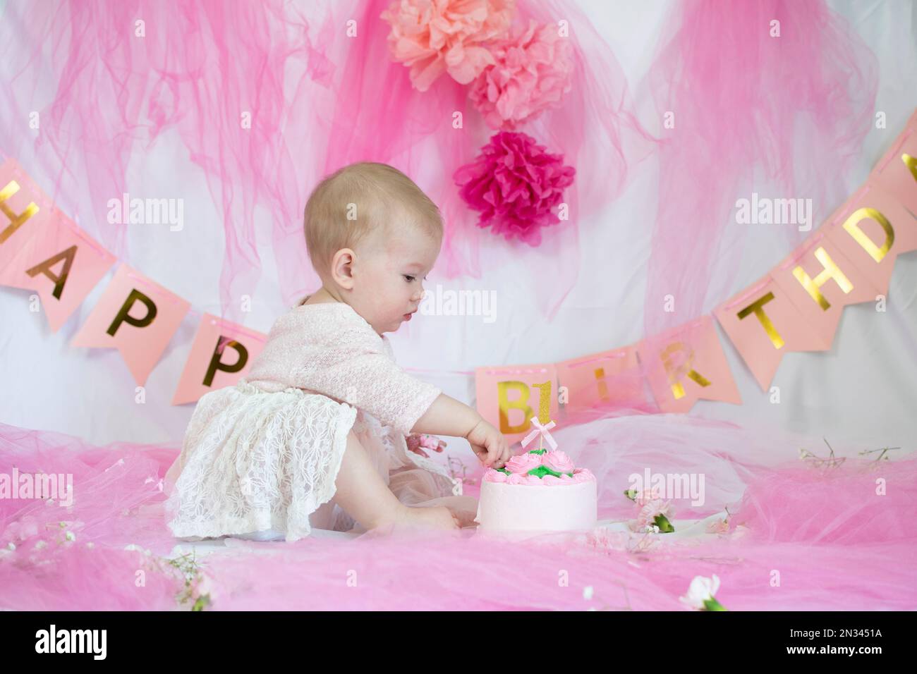 Celebrating first birthday. Happy birthday baby girl Stock Photo Alamy
