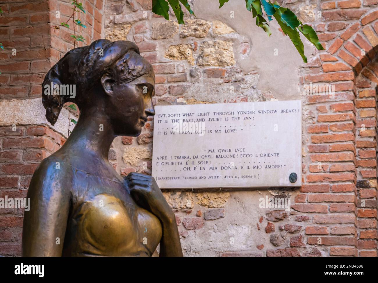 bronze statue of Juliet in the courtyard of House of Giulietta, historic centre of Verona city,Veneto region,northern Italy Stock Photo