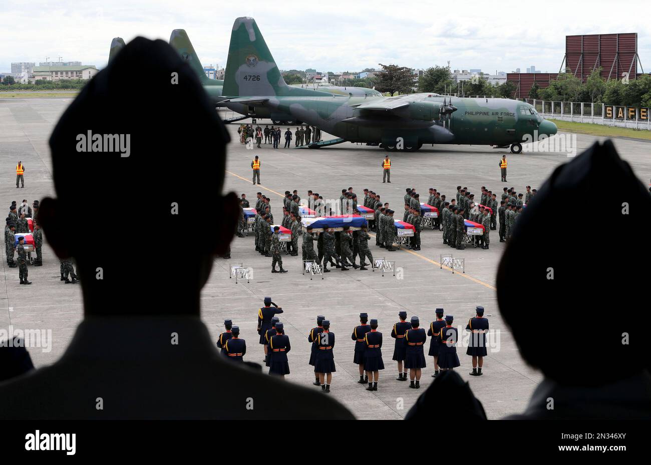 Filipino soldiers watch as members of the Philippine National Police