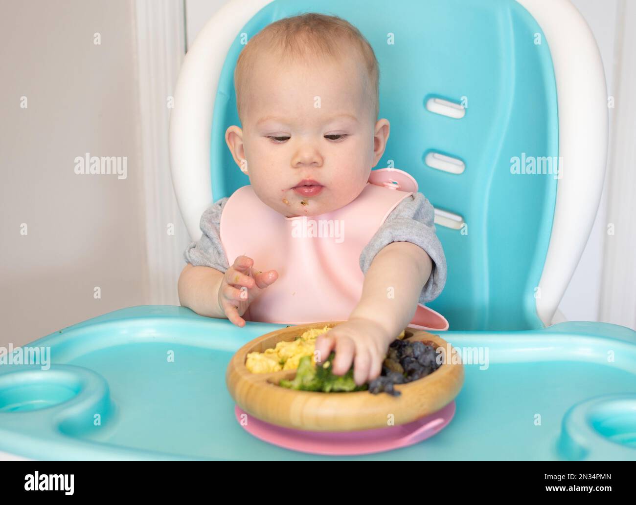 Baby eating broccoli. Babyled weaning. Weaning. Healthy eating