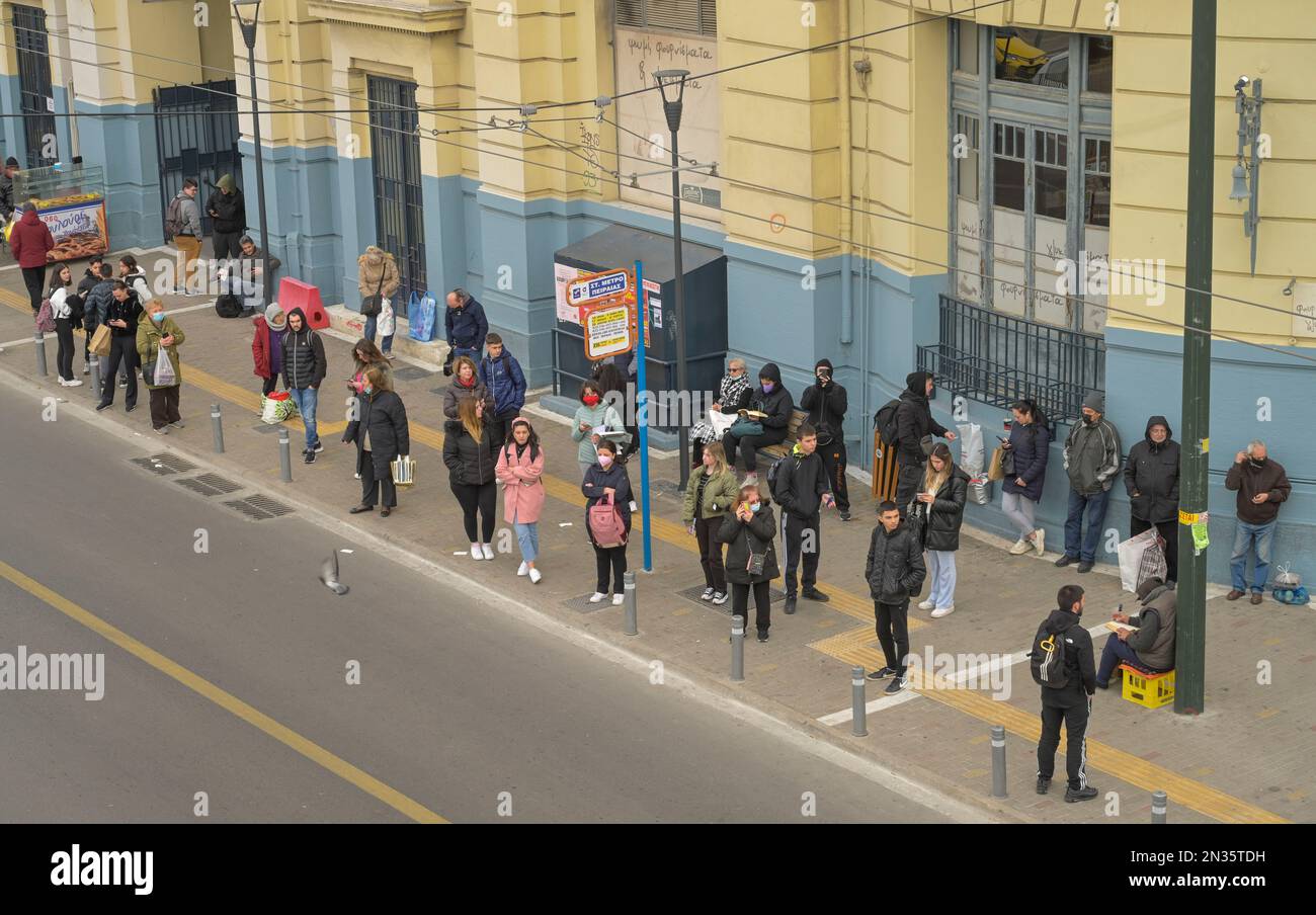 Passagiere, Warten auf den Bus, Piräus, Athen, Griechenland Stock Photo