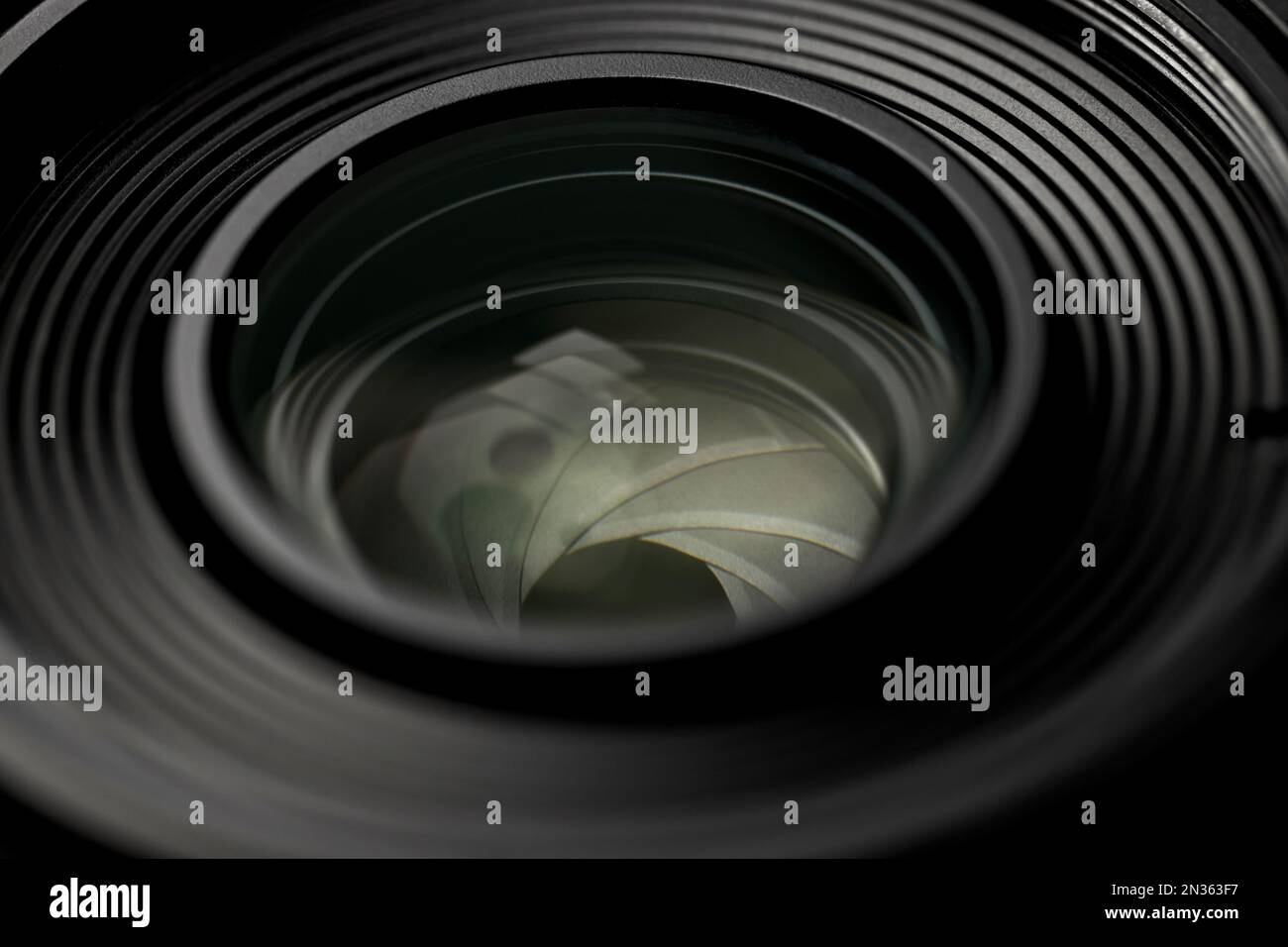 Modern aperture hi-res stock photography and images - Alamy