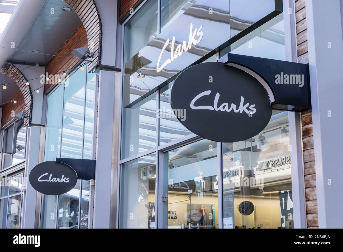 Clarks outlet hi-res stock photography and images - Alamy