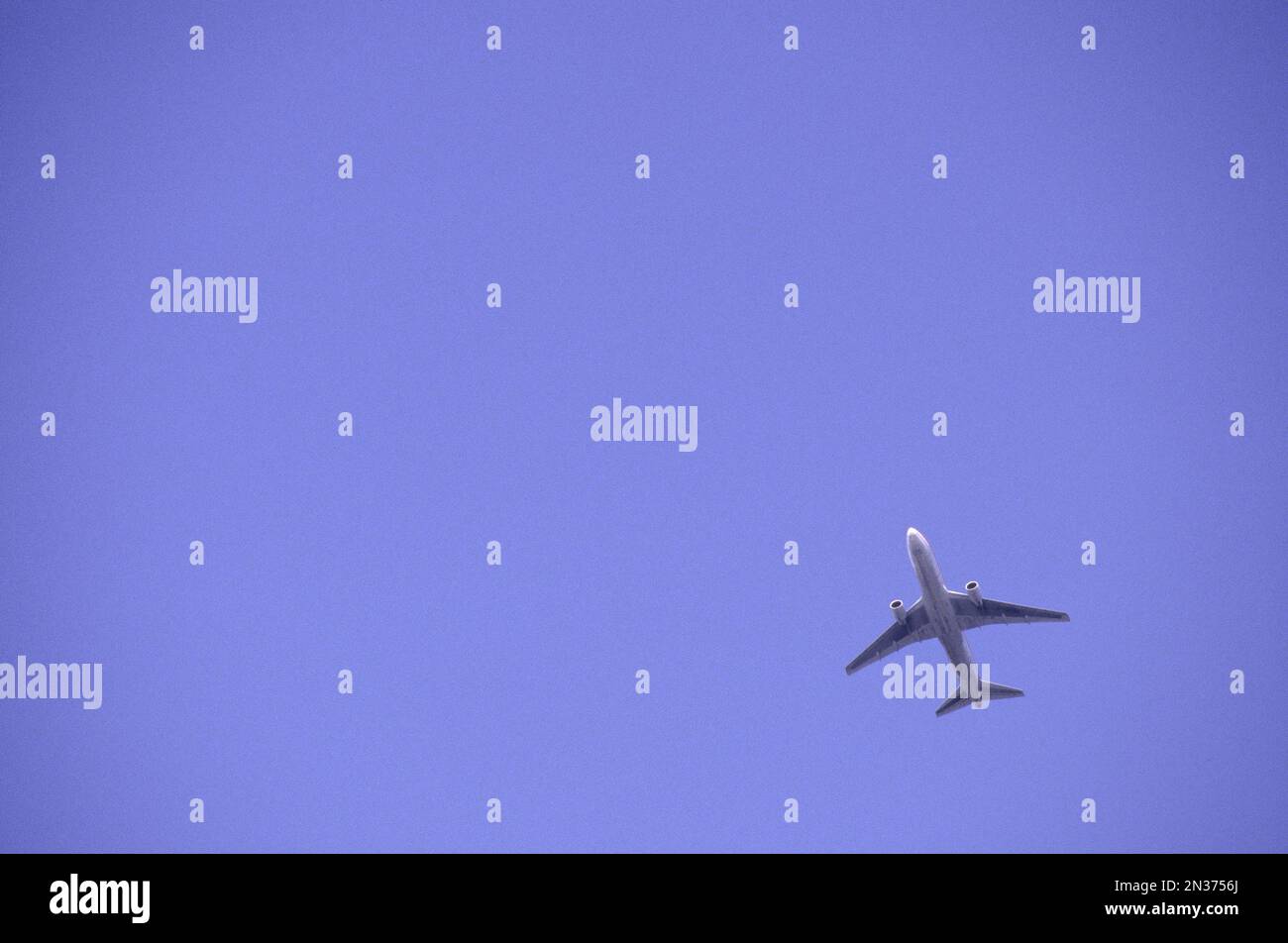 Picture fly airplane transportation hi-res stock photography and images ...