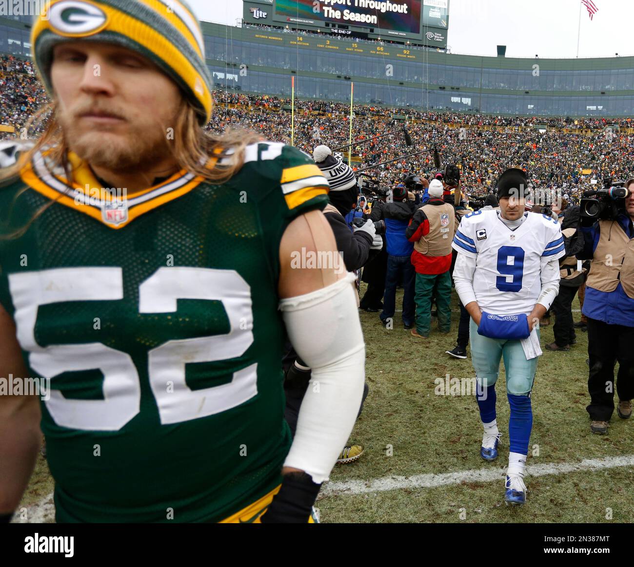 Green Bay Packers outside linebacker Clay Matthews (52) walks