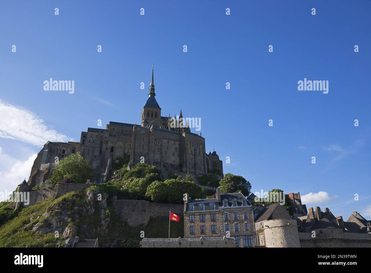 Ornement De Noël Céramique Mont Saint-Michel - Pendentif Décoratif 7,3 Cm Avec Cordon Doré, Pour Sapin Ou Déco Intérieure - 11