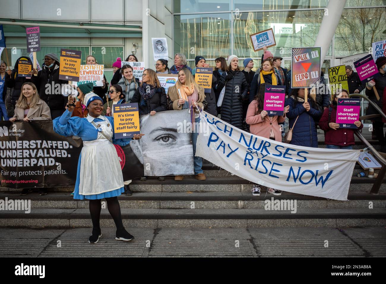 NHS Nurses stage walkout in front of University College London Hospital, London, demanding a pay rise. Februrary 7th 2023, London, UK. Stock Photo