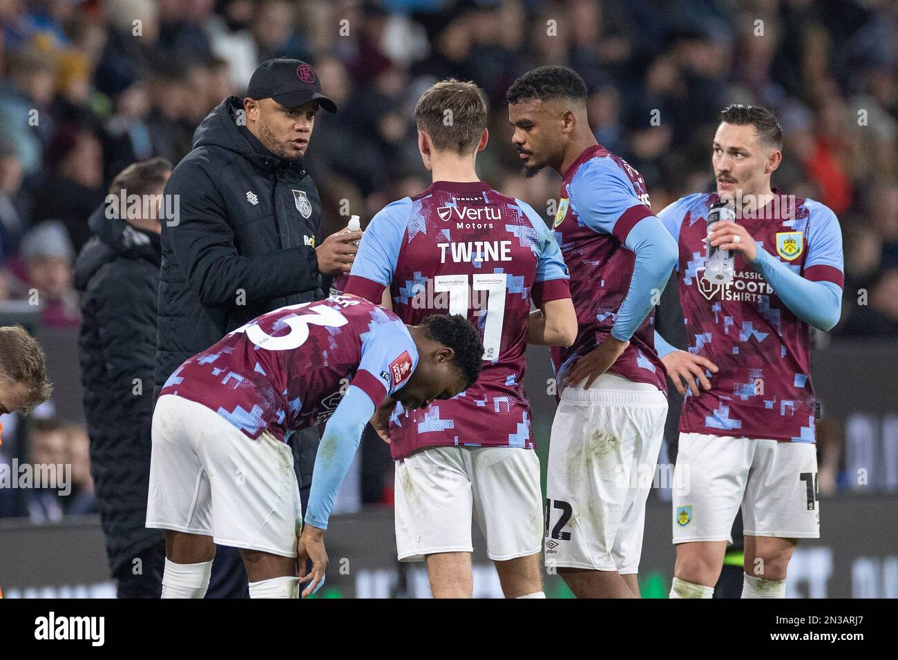 Burnley F.C manager Vincent Kompany gives instructions to his players during the FA Cup Fourth Round Replay between Burnley and Ipswich Town at Turf Moor, Burnley on Monday 6th February 2023. (Photo: Mike Morese | MI News) Credit: MI News & Sport /Alamy Live News Stock Photo