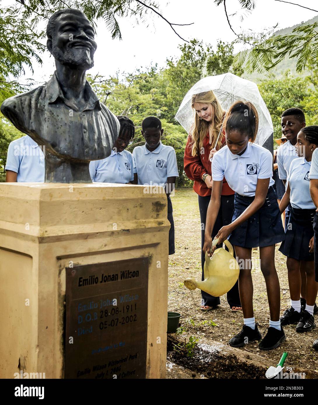 PHILIPSBURG - Princess Amalia during a visit to a school garden program in Sint Maarten. Crown Princess Amalia has a two-week introduction to the countries of Aruba, Curacao and Sint Maarten and the islands that form the Caribbean Netherlands: Bonaire, Sint Eustatius and Saba. ANP REMKO DE WAAL netherlands out - belgium out Stock Photo