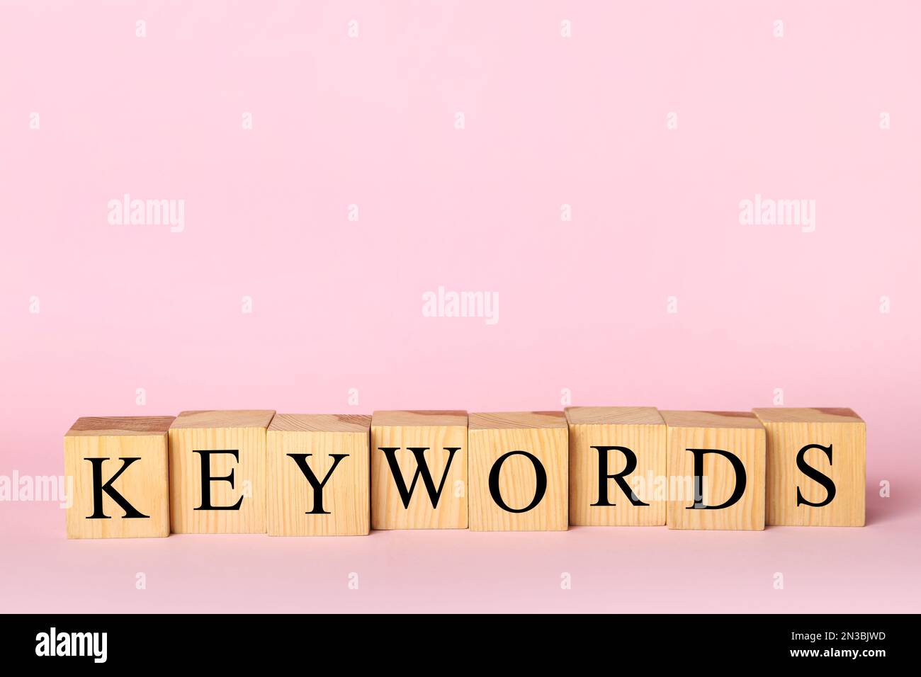 Cubes with word KEYWORDS on pink background Stock Photo - Alamy