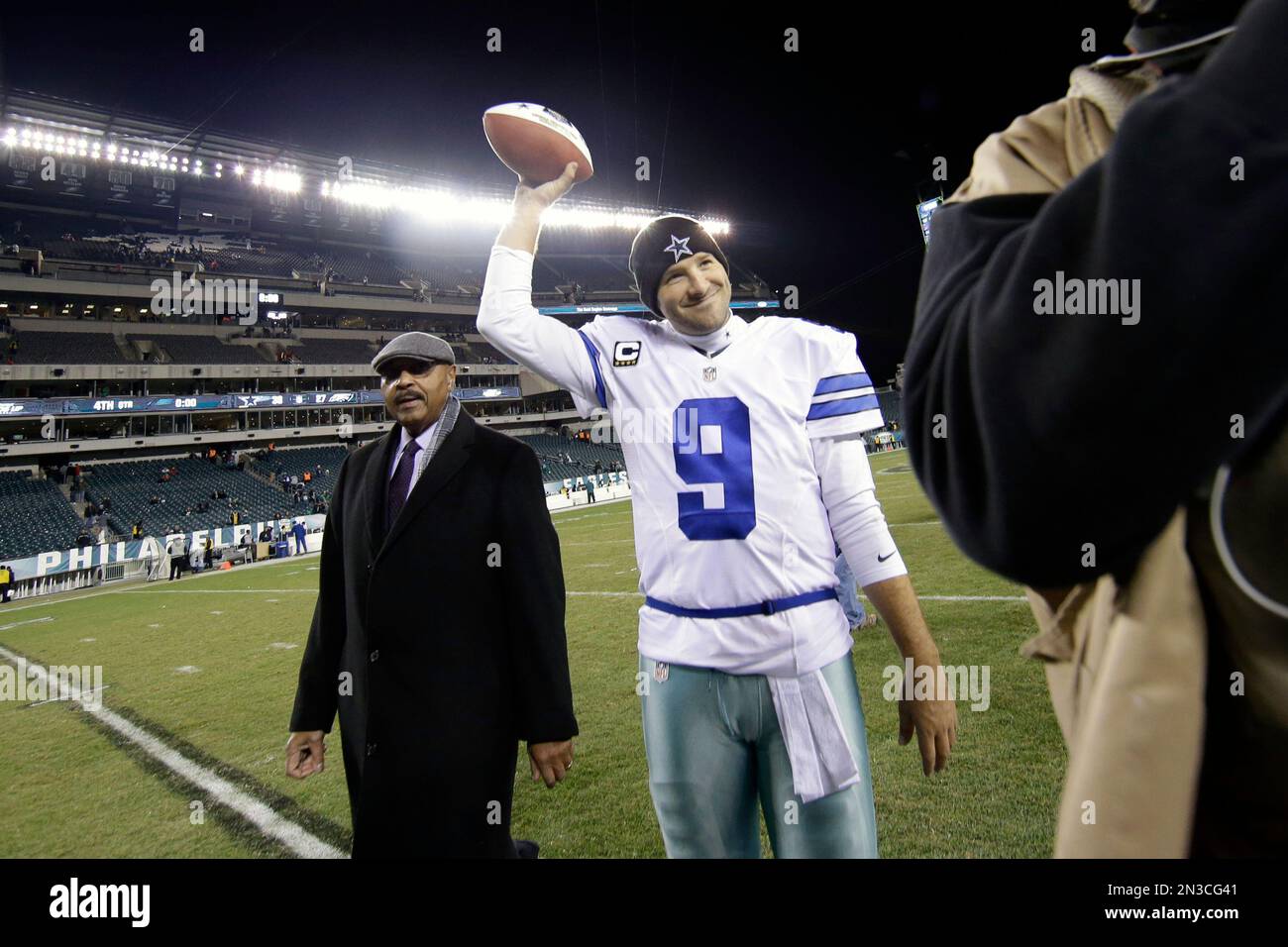 Dallas Cowboys quarterback Tony Romo (9) runs out of the pocket looking to  pass against the New York Giants in the fourth quarter in week 1 of the NFL  season at MetLife Stadium in East Rutherford, New Jersey on September 5,  2012. UPI/Rich Kane Stock