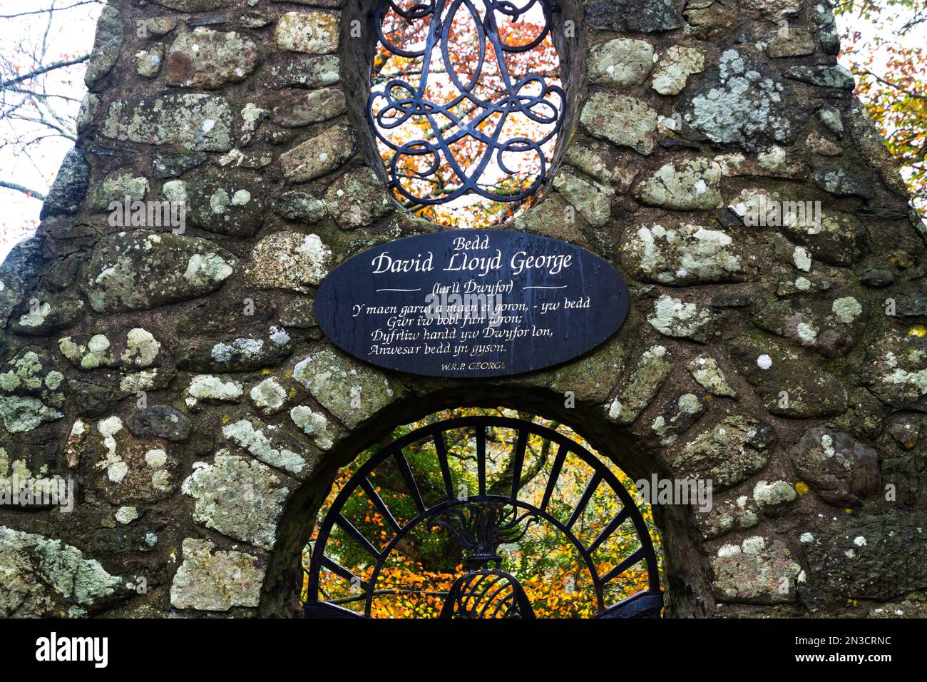 LLANYSTUMDWY, WALES UK – NOVEMBER 21: Liberal Prime Minister David Lloyd George plaque. Designed by Clough Williams-Ellis. Llanystumdwy , Criccieth, N Stock Photo