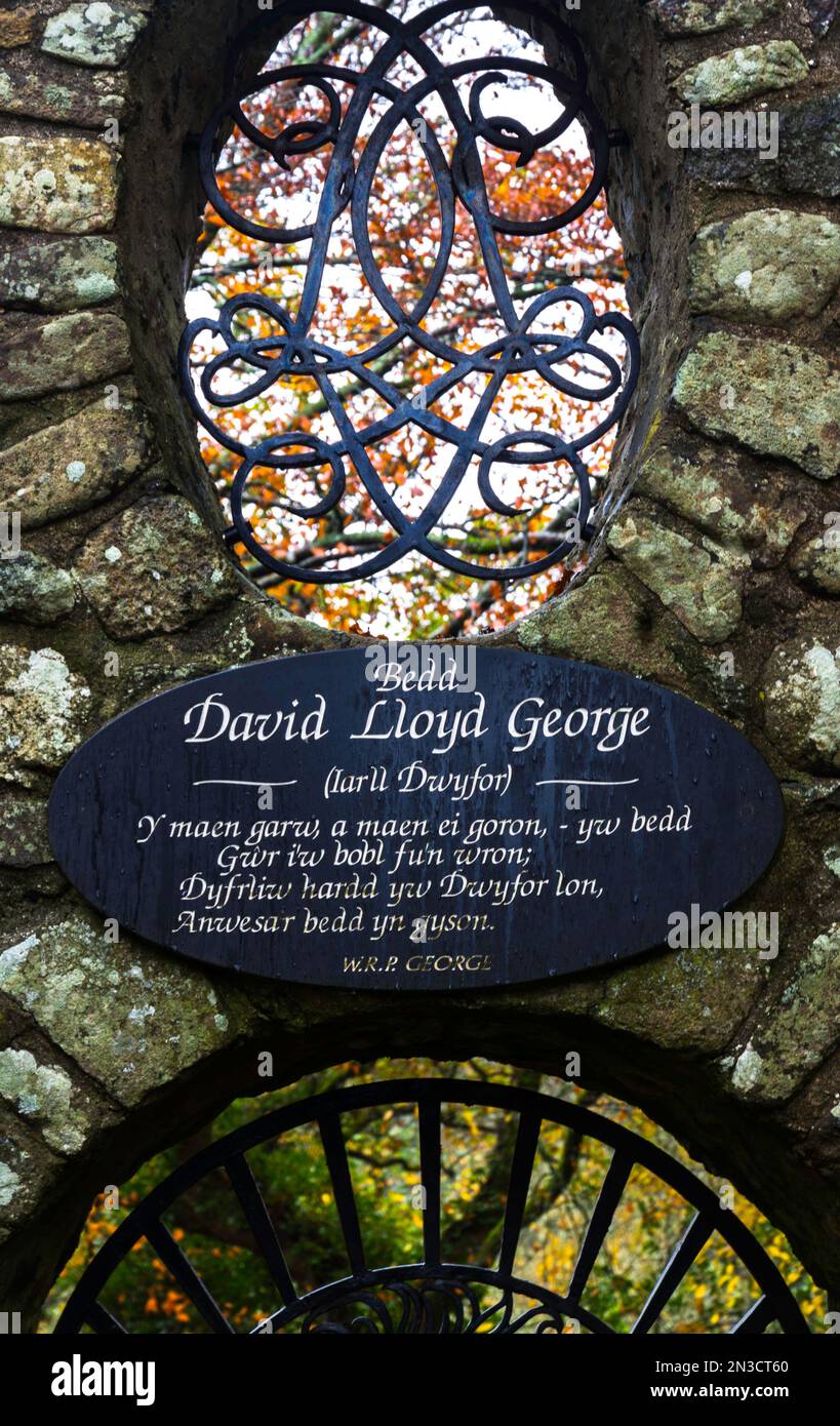 LLANYSTUMDWY, WALES UK – NOVEMBER 21: Liberal Prime Minister David Lloyd George plaque close up. Designed by Clough Williams-Ellis. Llanystumdwy , Cri Stock Photo