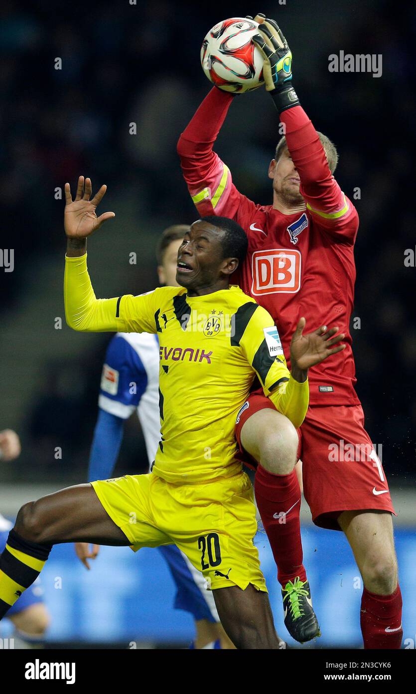 Dortmund's Adrian Ramos from Colombia, left, and Berlin's goalkeeper Thomas  Kraft, right, challenge for the ball during the German Bundesliga soccer  match between Hertha BSC Berlin and Borussia Dortmund at the Olympia