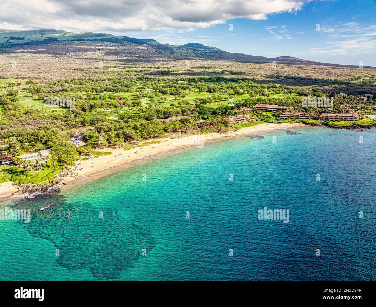 Aerial view of people enjoying the seaside at Po'olenalena Beach with resort accommodations and view of the turquoise water of the Pacific Ocean Stock Photo