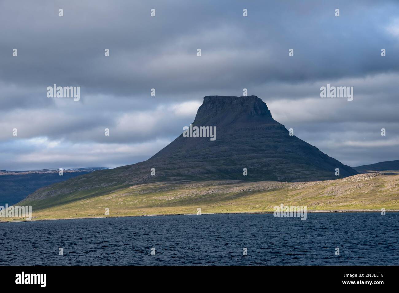 Dramatic view of the distinctive, flat-topped mountain peak in Vigur, the second largest island of the Ísafjarðardjúp fjord in the Westfjords. Loca... Stock Photo