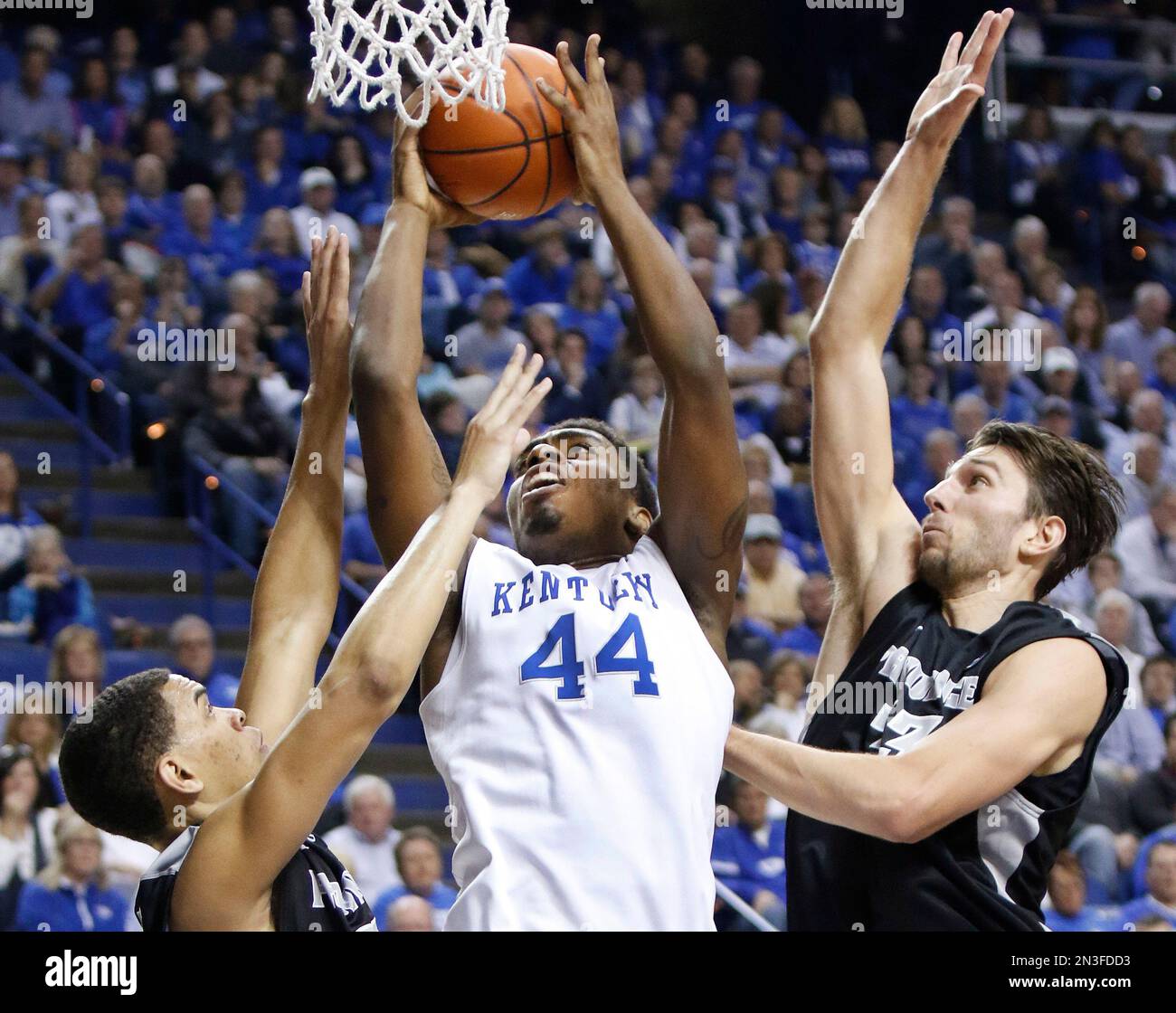 Kentucky's Dakari Johnson (44) shoots between Providence defenders