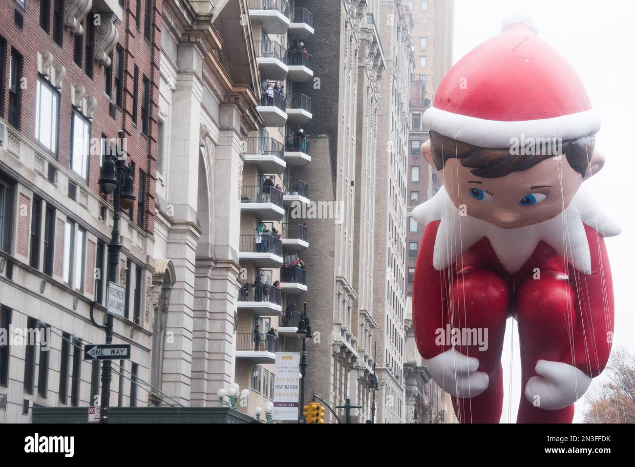 The Elf on the Shelf balloon floats in the Macy's Thanksgiving Day ...