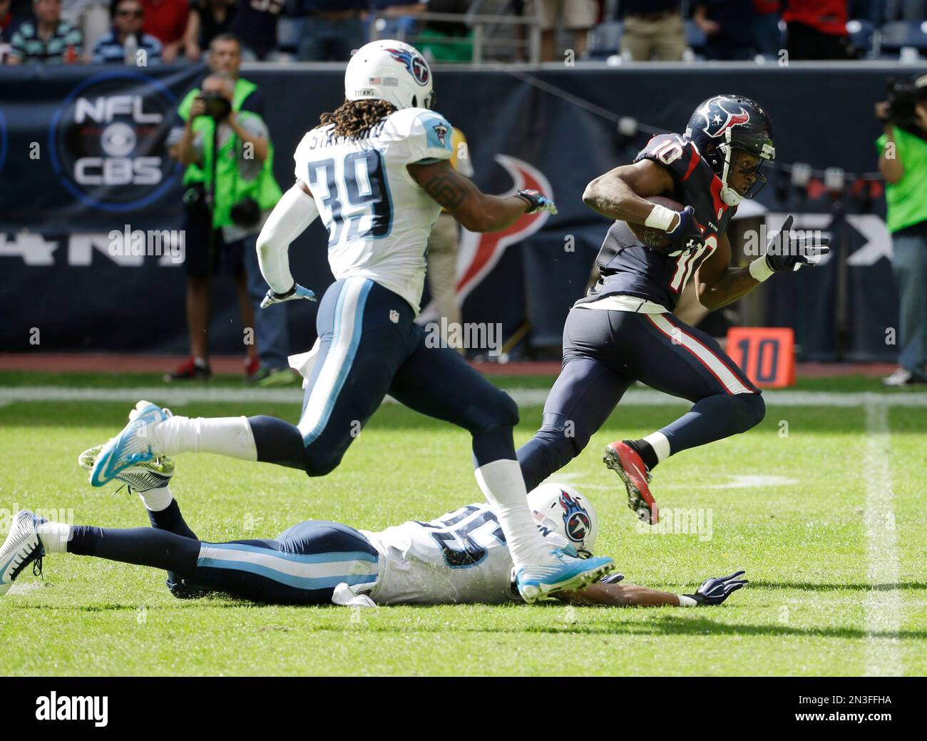 Houston Texans' DeAndre Hopkins catches a touchdown pass in front of ...