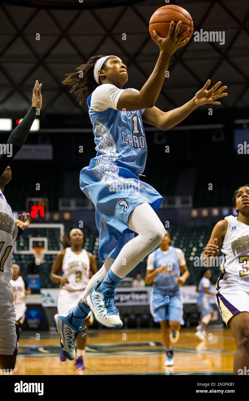 North Carolina forward Stephanie Mavunga (1) attempts a layup during a