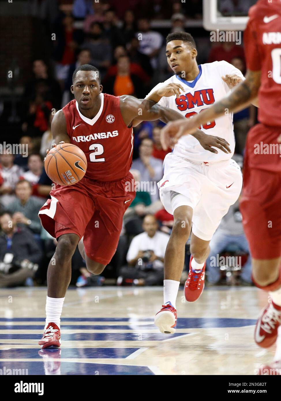 Arkansas Razorbacks forward Alandise Harris (2) drives up court in ...