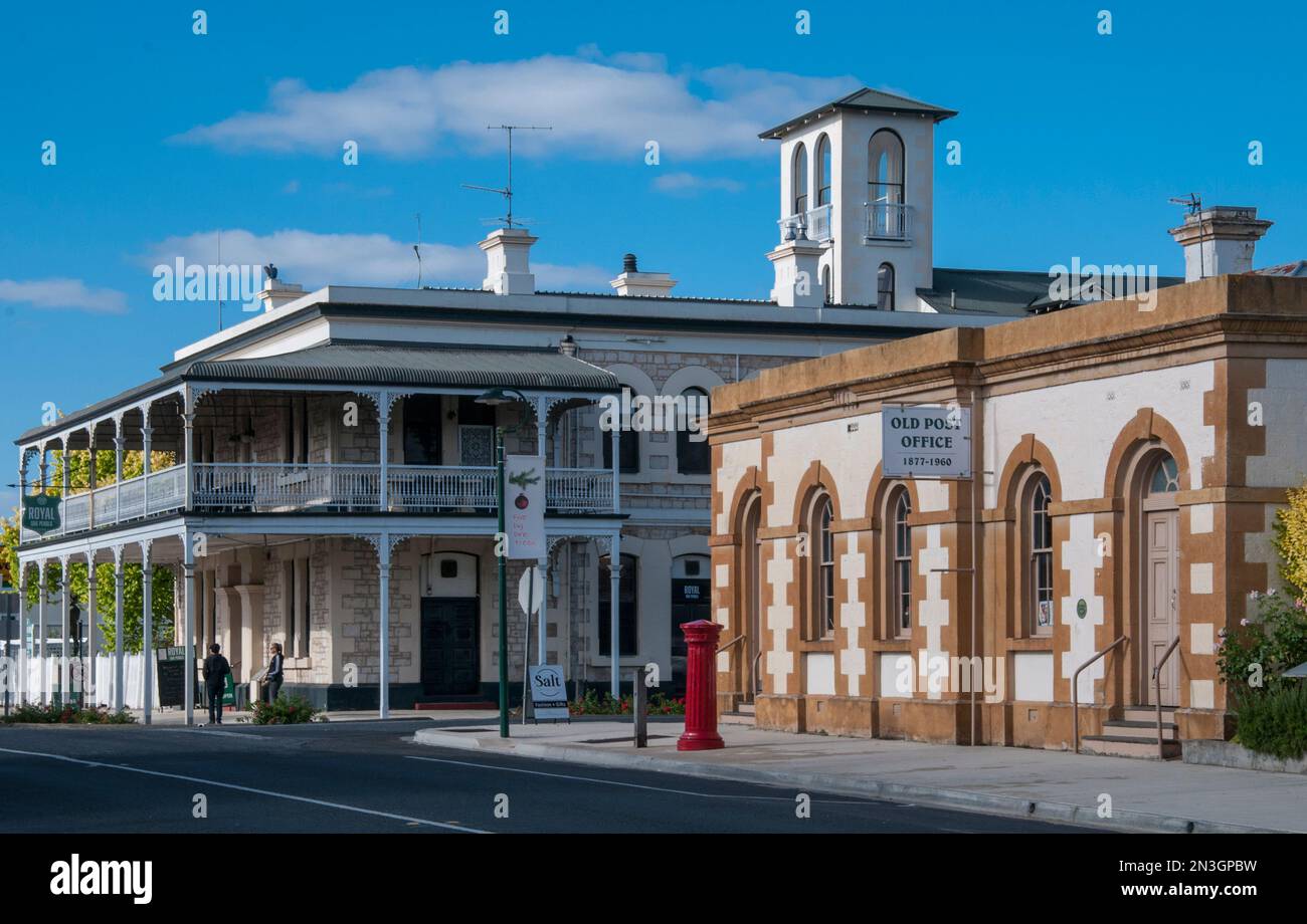 Royal Oak Hotel and Old Post and Telegraph Office at Penola, southeastern South Australia Stock Photo