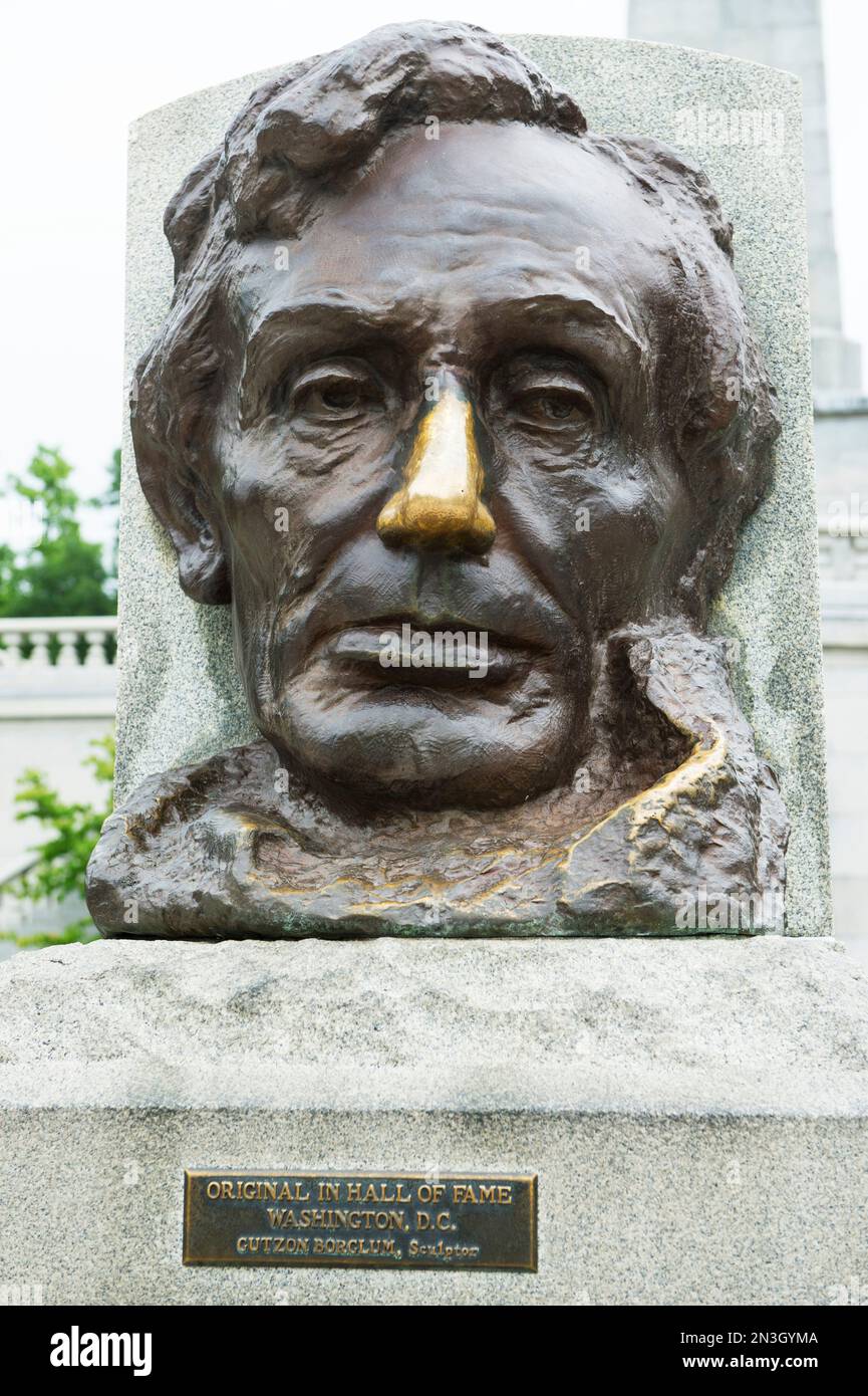 Sculpture of Abraham Lincoln outside of his tomb in Springfield, Illinois, USA; Springfield, Illinois, United States of America Stock Photo