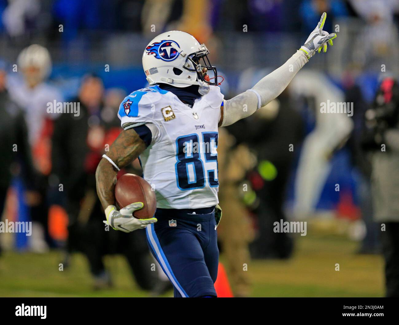 Tennessee Titans wide receiver Nate Washington scores a touchdown on an  80-yard pass against the Pittsburgh Steelers in the first half of an NFL  football game Monday, Nov. 17, 2014, in Nashville