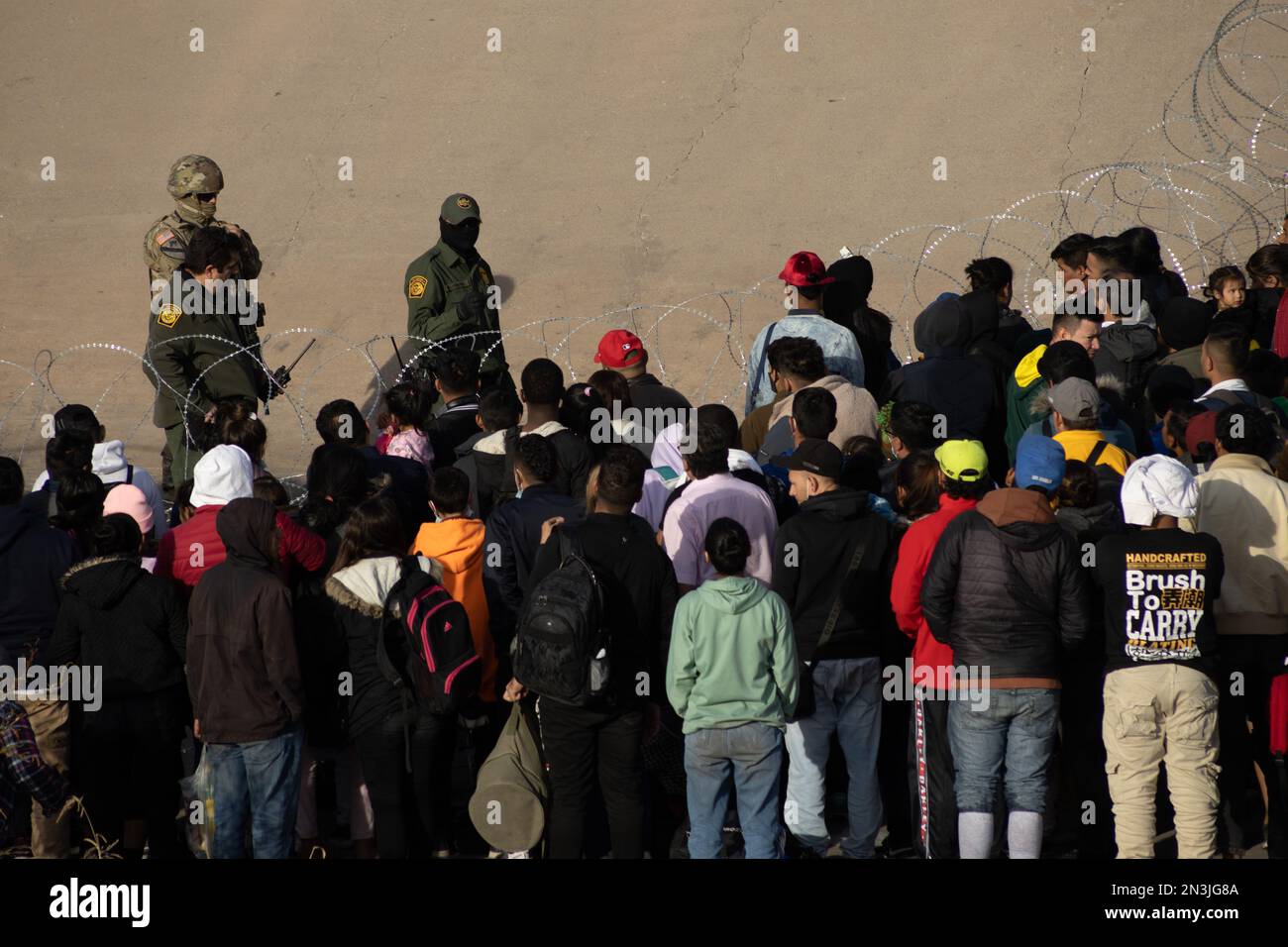 Thousands of migrants from Latin America wait at the southern border of the United States for Title 42 to end, the Texas Governor ordered the Texas Na Stock Photo