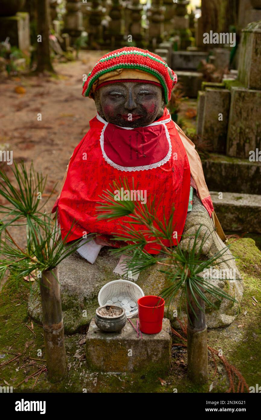 Stone statues at the Okunoin Cemetery, Koyasan, Japan Stock Photo Alamy