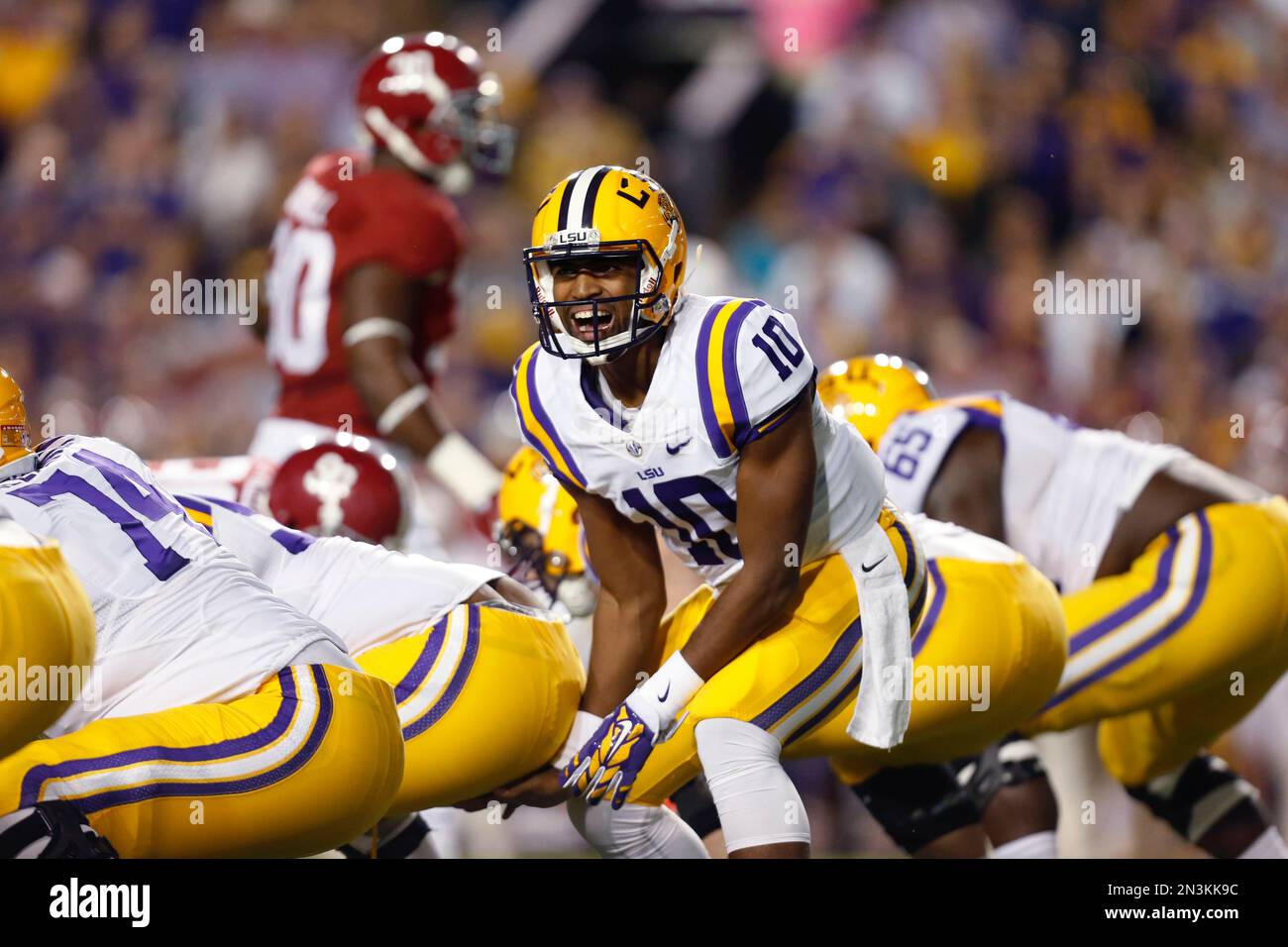 lsu-quarterback-anthony-jennings-10-calls-an-audible-at-the-line-of