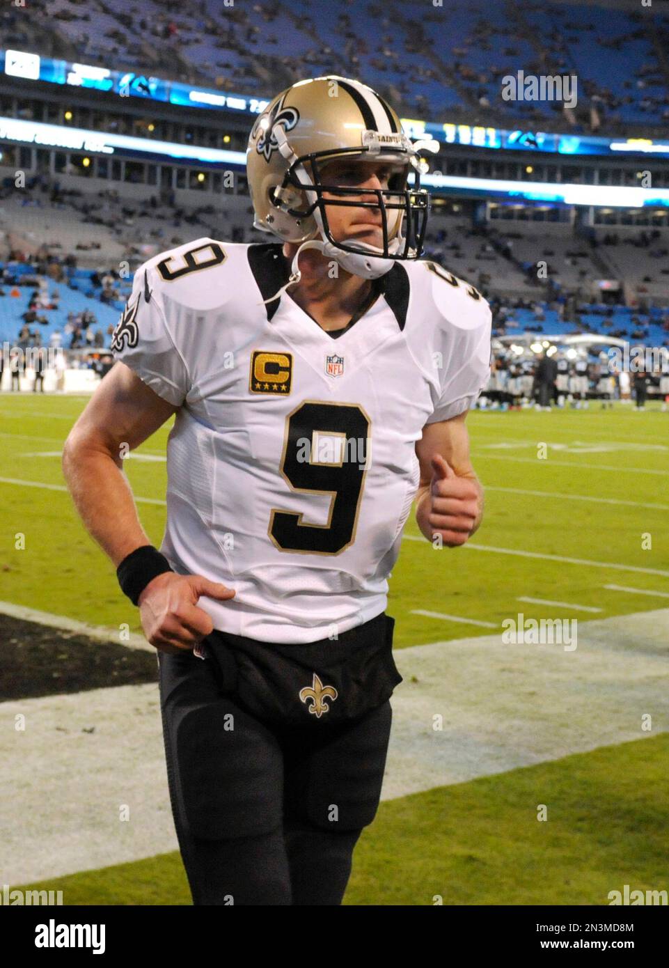 New Orleans Saints quarterback Drew Brees (9) runs off the field after ...