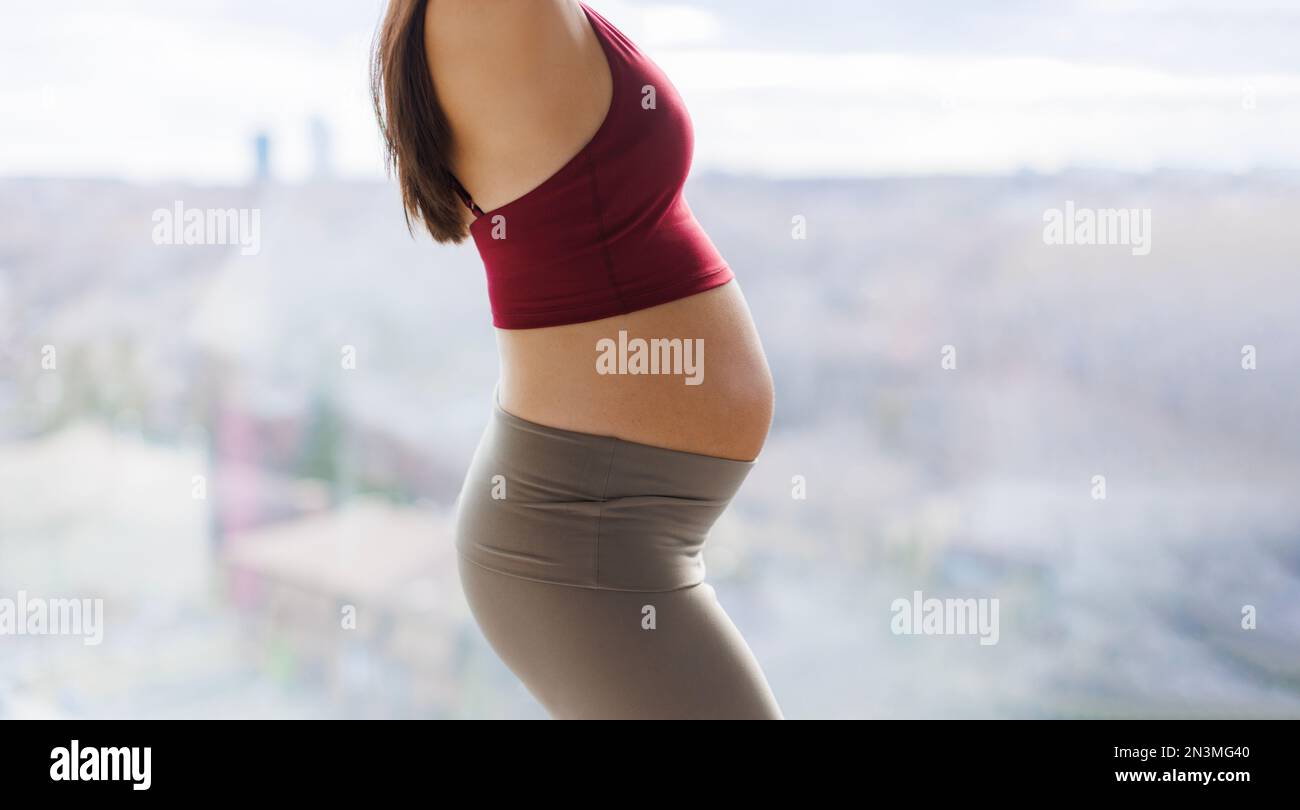pregnant-woman-belly-in-profile-healthy-pregnancy-concept-image-of