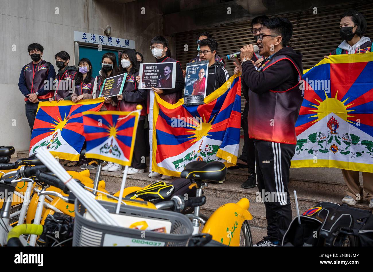 Taipei. 08th Feb, 2023. Human Rights Network for Tibet and Taiwan Lunch Cycling for a Free Tibet bicycle ride on the streets of Taipei, Taiwan on 08/02/2023 The protesters are calling to commemorate 64 years of resistance against violence in Tibet. by Wiktor Dabkowski Credit: dpa/Alamy Live News Stock Photo