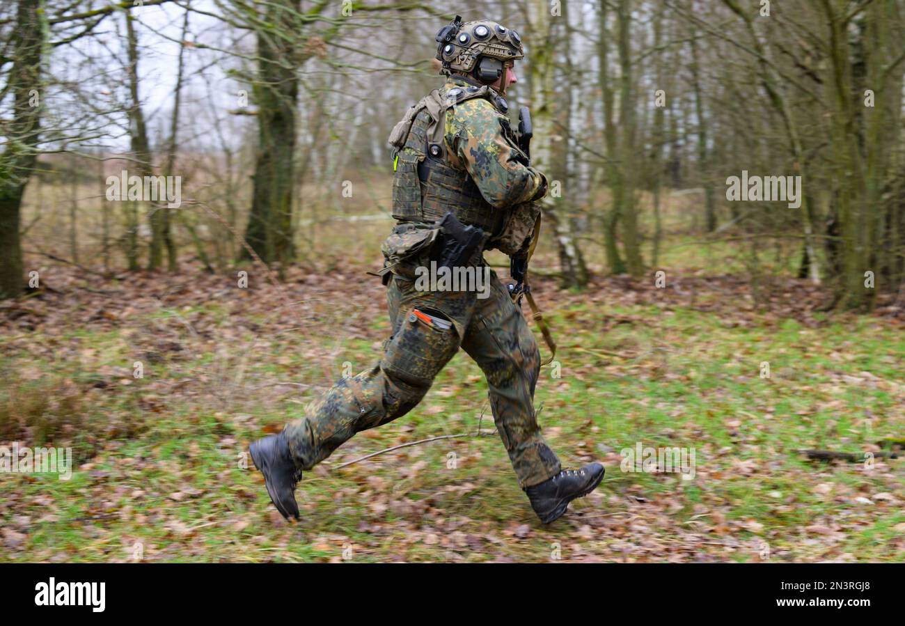 Gardelegen, Germany. 24th Jan, 2023. A Bundeswehr soldier walks through ...