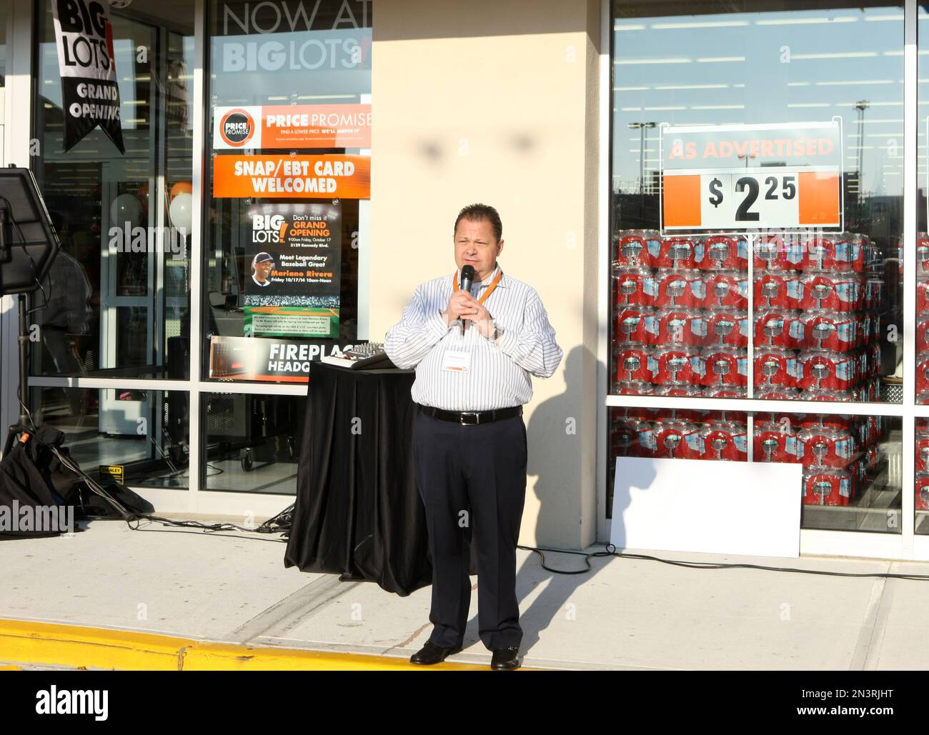 Big Lots CEO David Campis address staff during the Big Lots Store