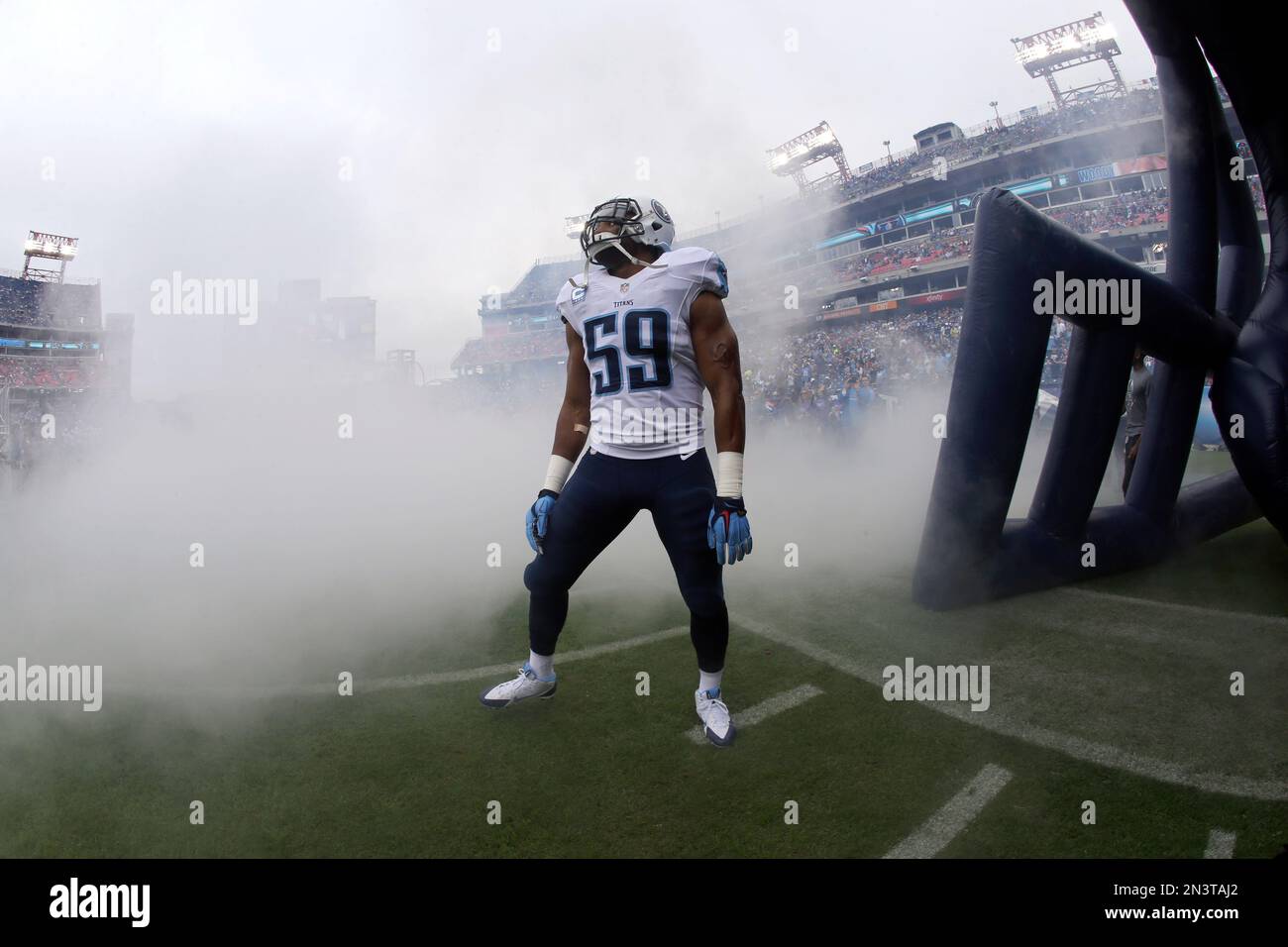 Tennessee Titans linebacker Wesley Woodyard (59) is introduced before