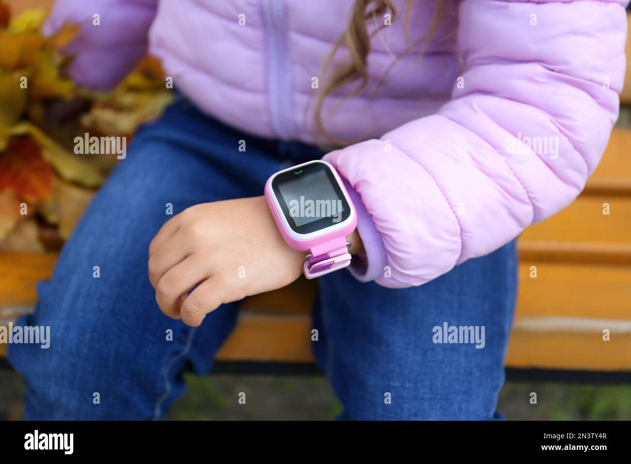 Little girl time wrist watch hi res stock photography and images Alamy