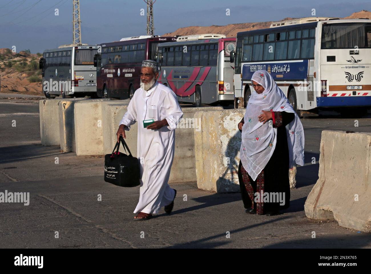 Palestinian pilgrims cross the Beit Hanoun checkpoint on their way to ...