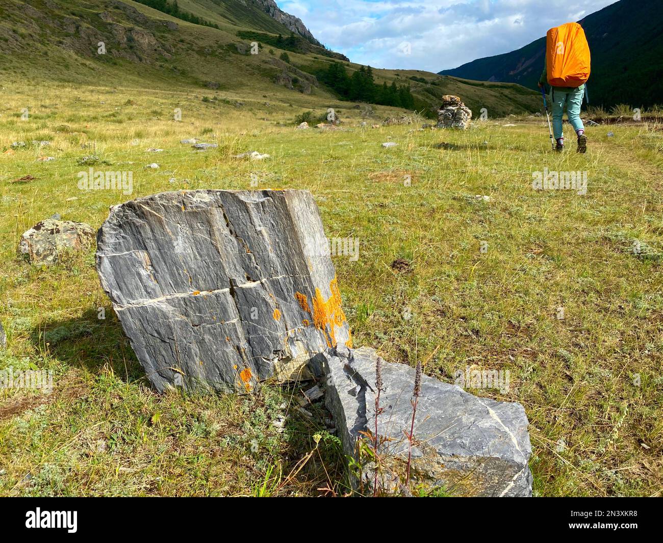 Asian woman traveler walks hi-res stock photography and images - Alamy