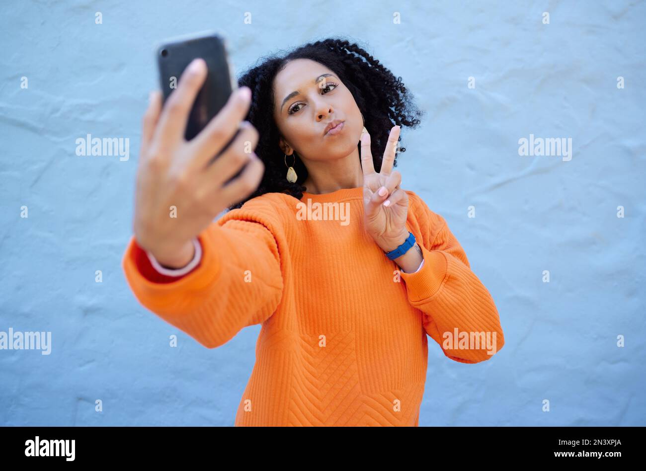21 Best Selfie Poses: The Perfect Selfie (2021) | Shuttertalk
