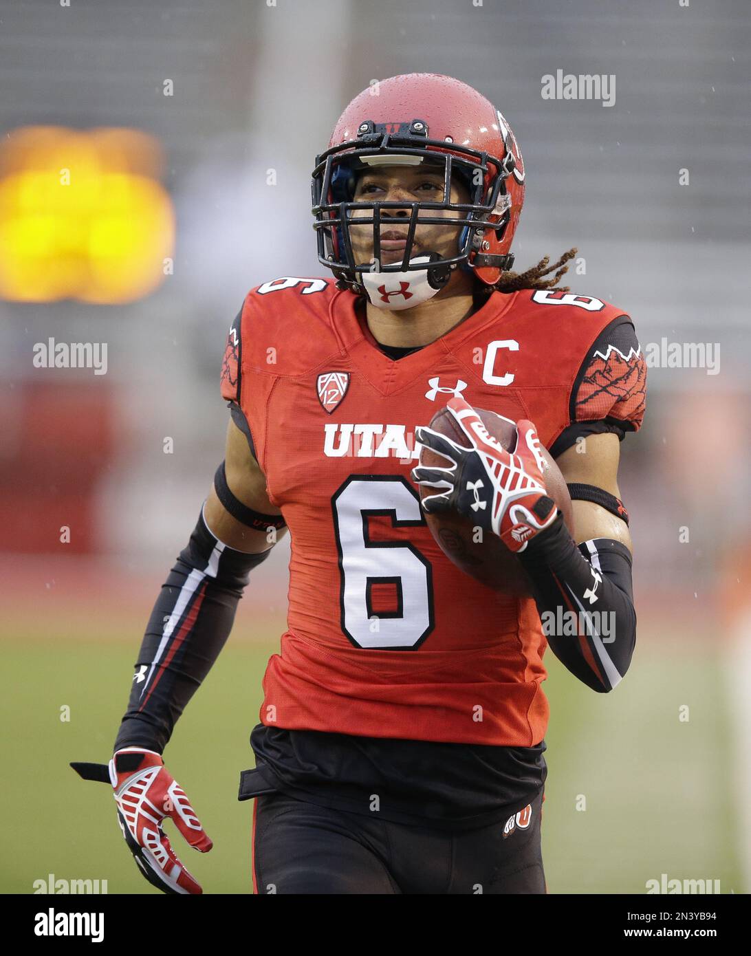 Utah wide receiver Dres Anderson (6) runs after catching a pass during