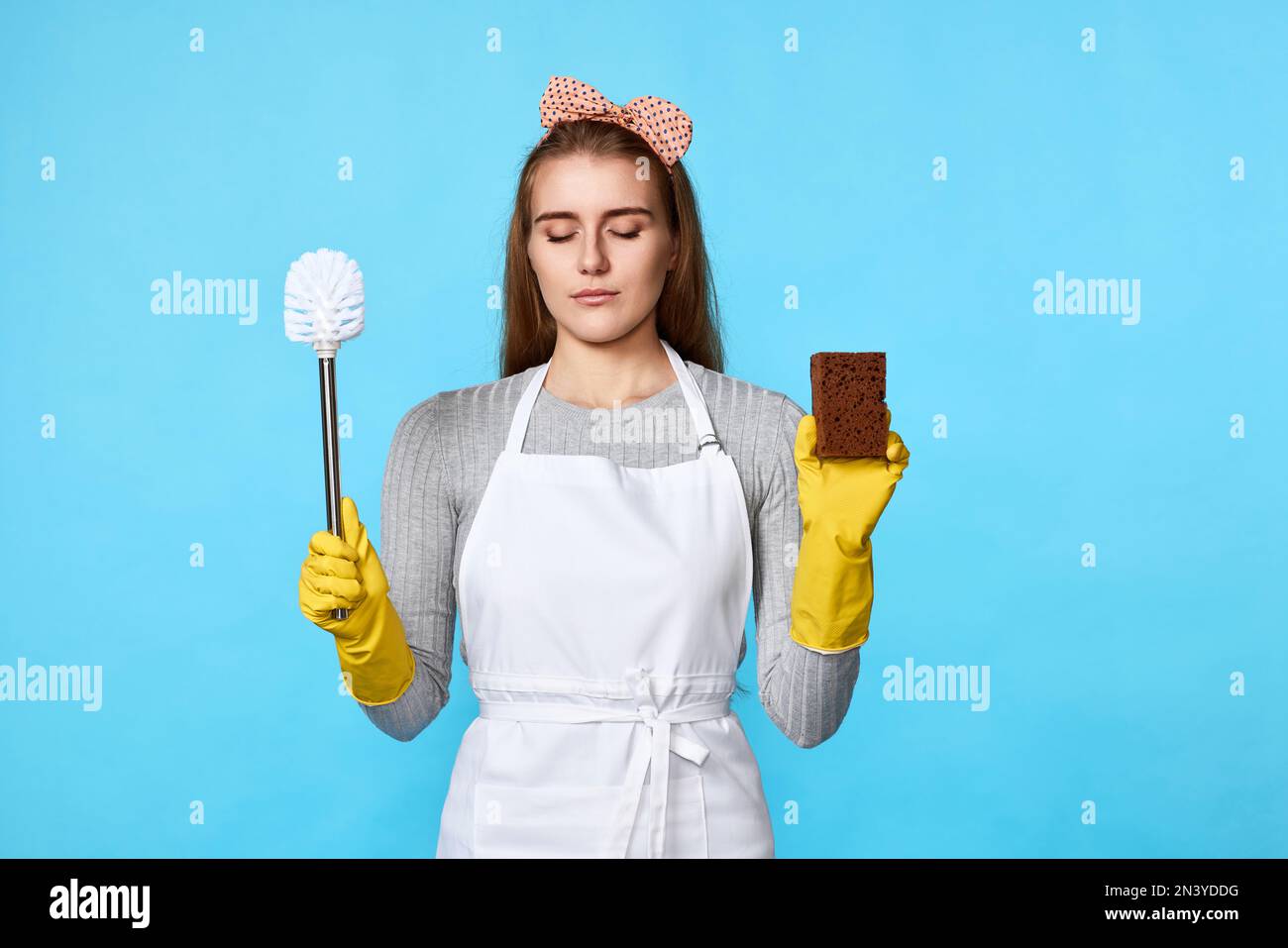 woman in rubber gloves and cleaner apron cleaning with sponge Stock ...