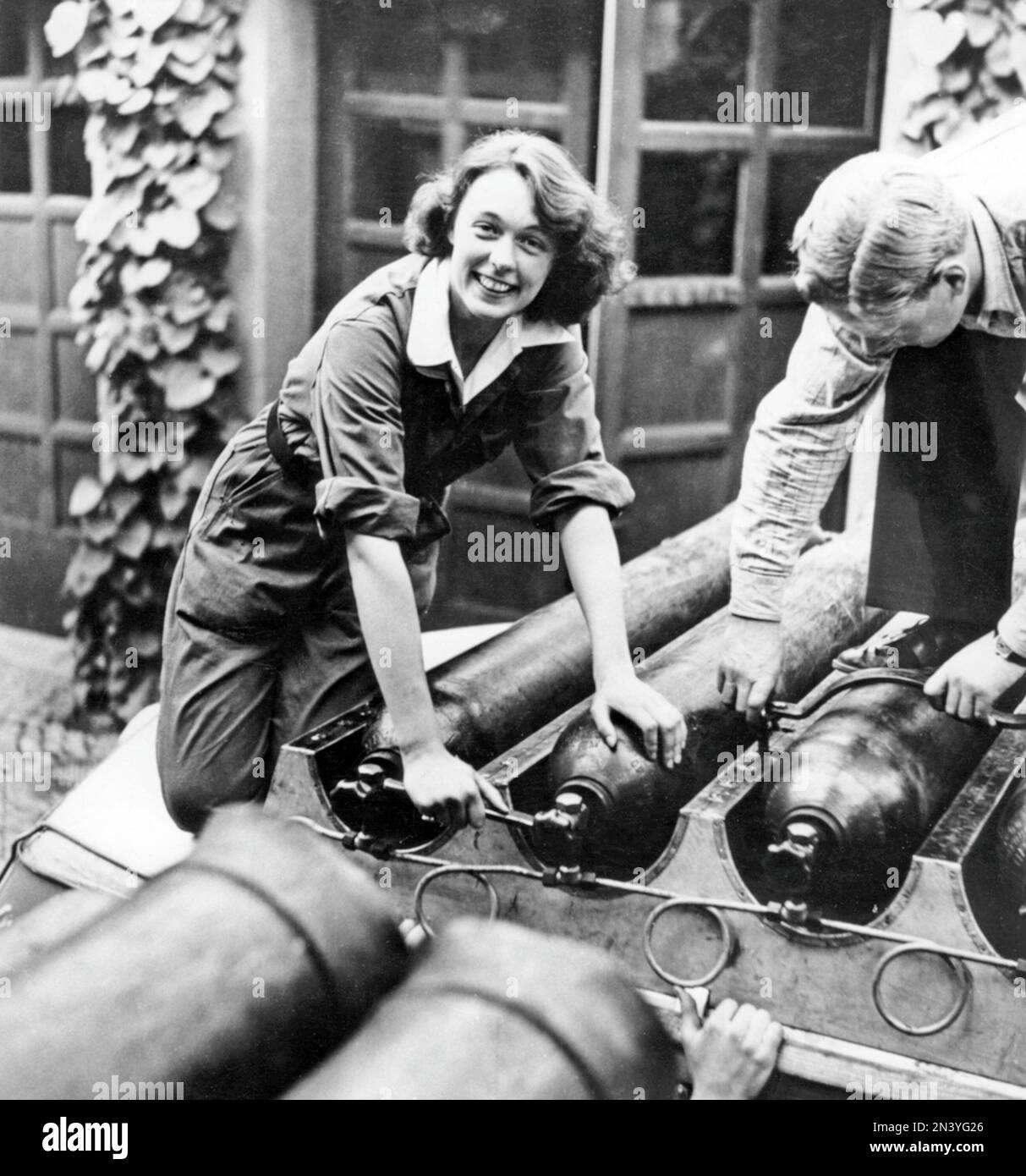 Female Wartime Spies Hi res Stock Photography And Images Alamy female-wartime-spies-hi-res-stock-photography-and-images-alamy
