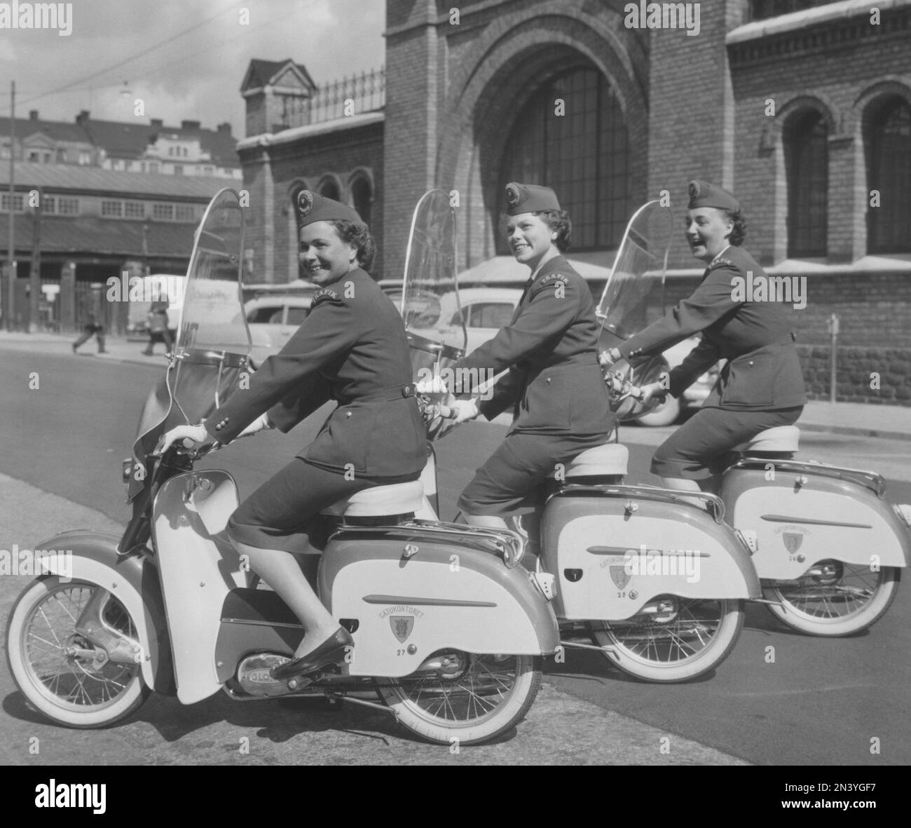 In the 1950s. The traffic wardens in Stockholm on their brand new scooters, labeled with the emblem of the city on the side. Gunvor Hedblad, Inga Gustavsson and Siv Blomberg. Sweden 1959 Stock Photo