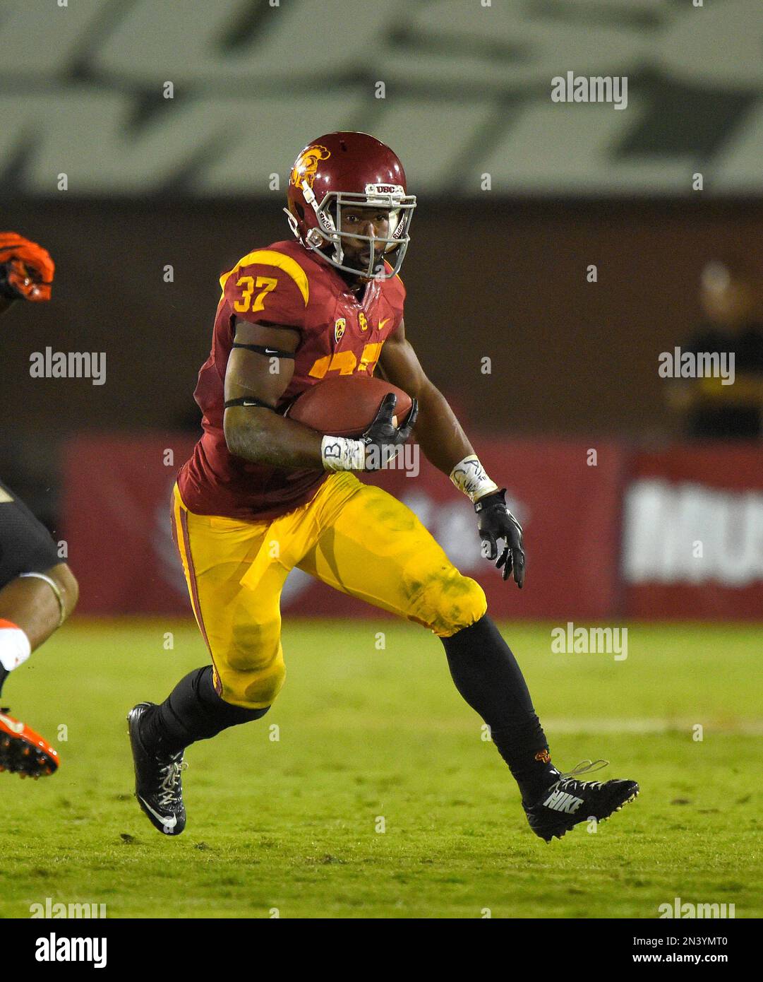 Southern California running back Javorius Allen runs the ball during