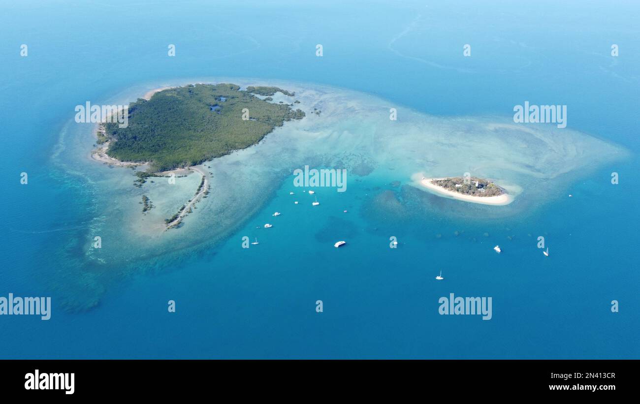 Great barrier reef aerial hi-res stock photography and images - Alamy