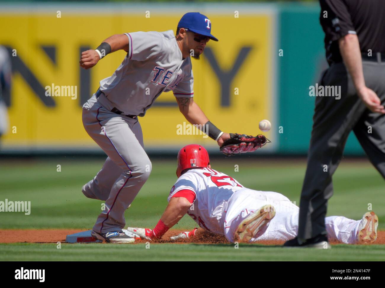 Why the writing may be on the wall for slumping Rangers Rougned Odor, Elvis  Andrus